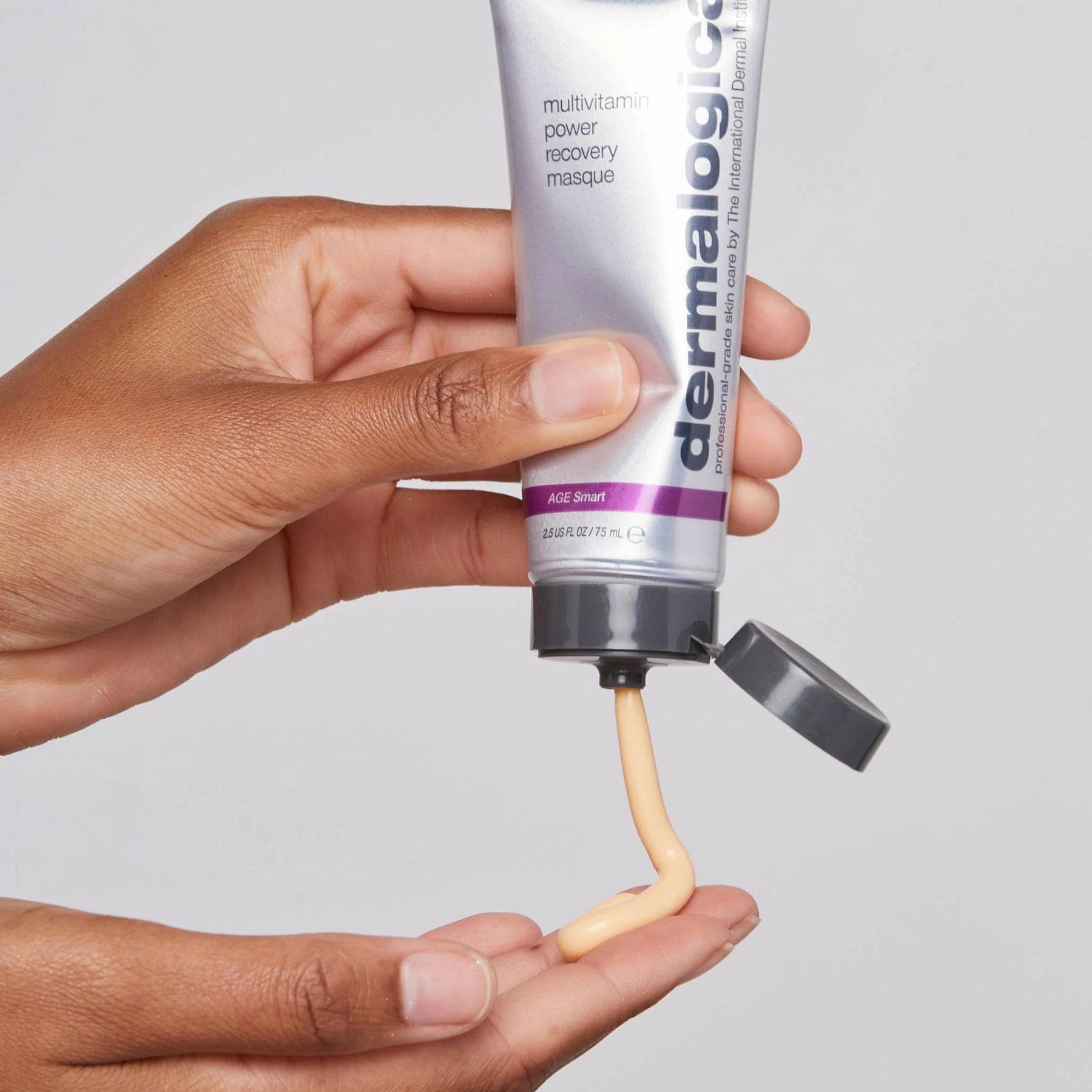 MultiVitamin Power Recovery Masque_Hands