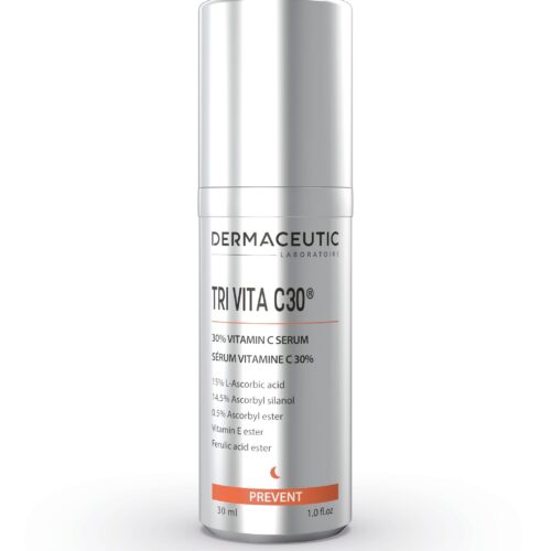 Förpackning av Dermaceutic Tri Vita C30, ett kraftfullt 30% vitamin C nattserum i en silverfärgad pumpflaska. Flaskan har en elegant och praktisk design med en tryckfunktion för enkel applicering. Produkten är formulerad för att ge antioxidativt skydd, förbättra hudens lyster, förebygga rynkor och minska fina linjer. Perfekt för hudvårdsrutin på kvällen för att återställa och revitalisera huden under natten.